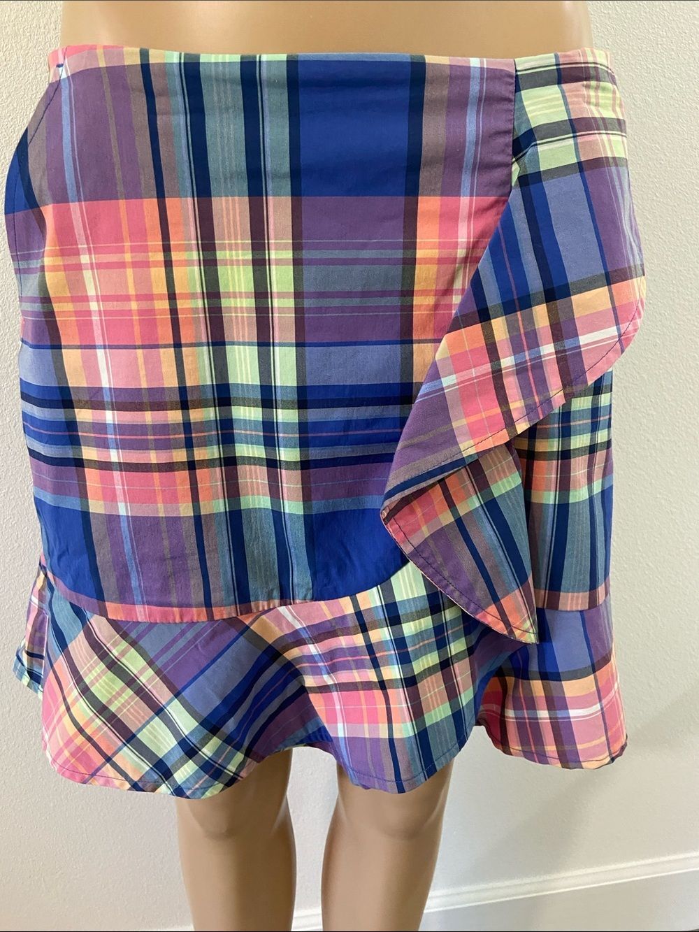 Colorful Plaid Ruffle-Hem Mini Skort with side zipper and 2 front pockets sz 6